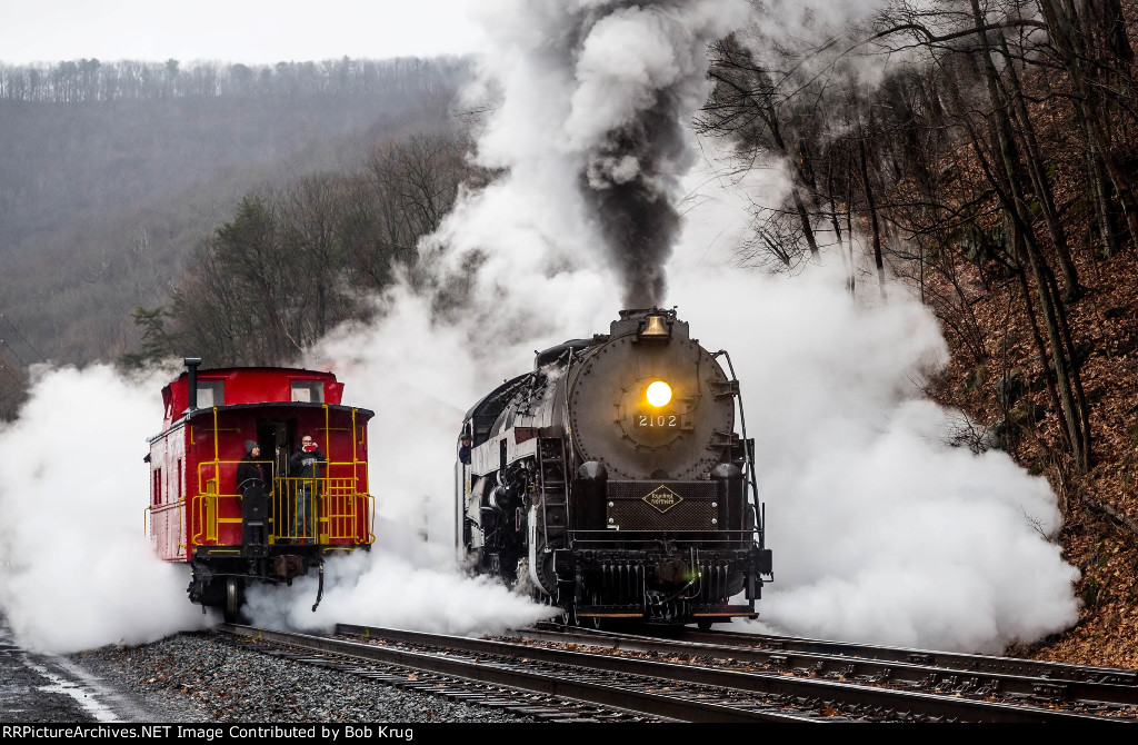 RDG 2102 steam cleaning the caboose